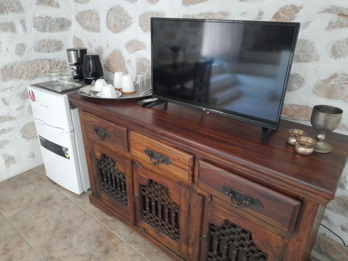 The Two Carob Trees, Traditional Stonehouse, Nikandri, Pirgos Diros Apartment Lefkias Luaran gambar