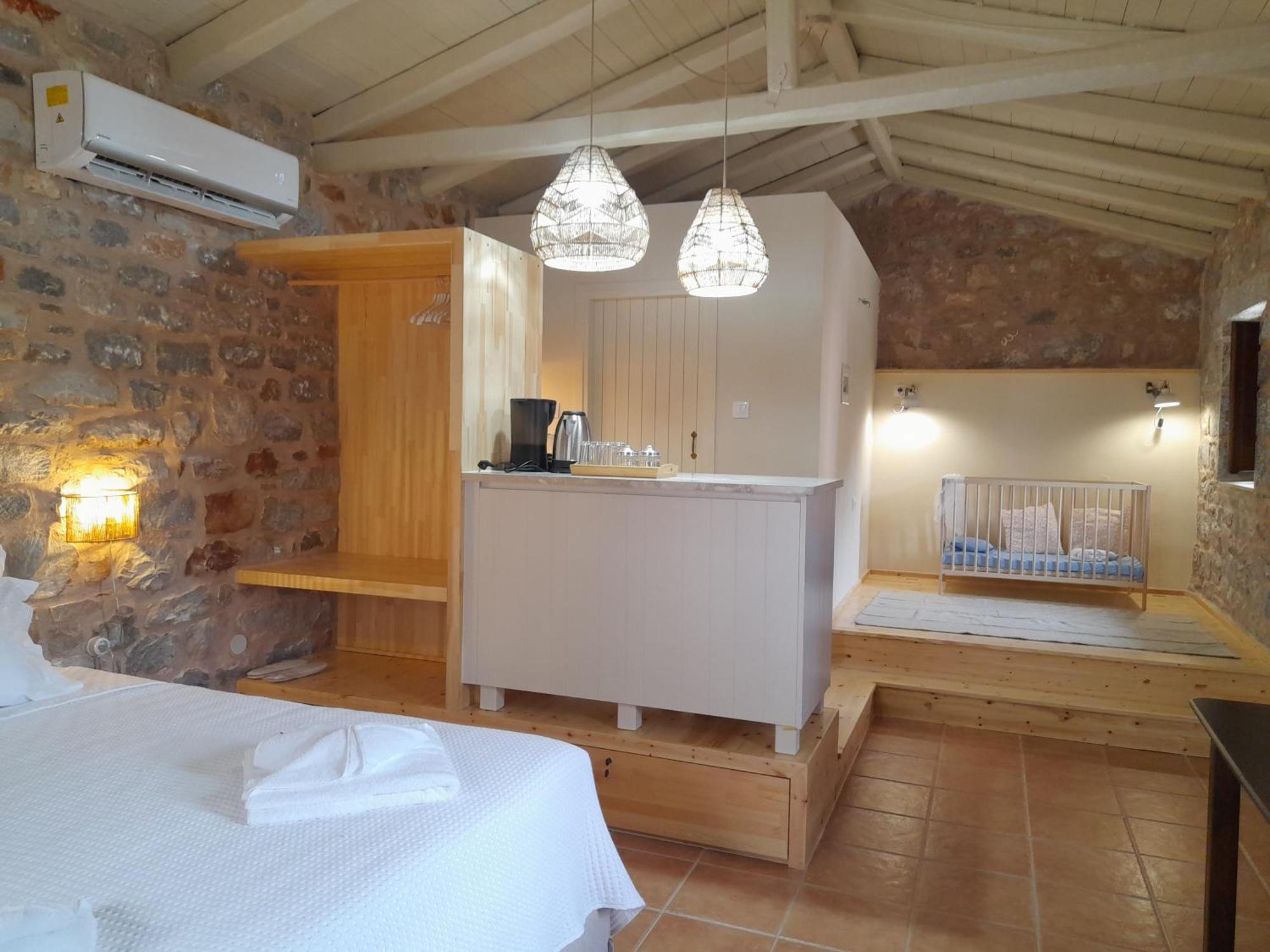 The Two Carob Trees, Traditional Stonehouse, Nikandri, Pirgos Diros Apartment Lefkias Luaran gambar