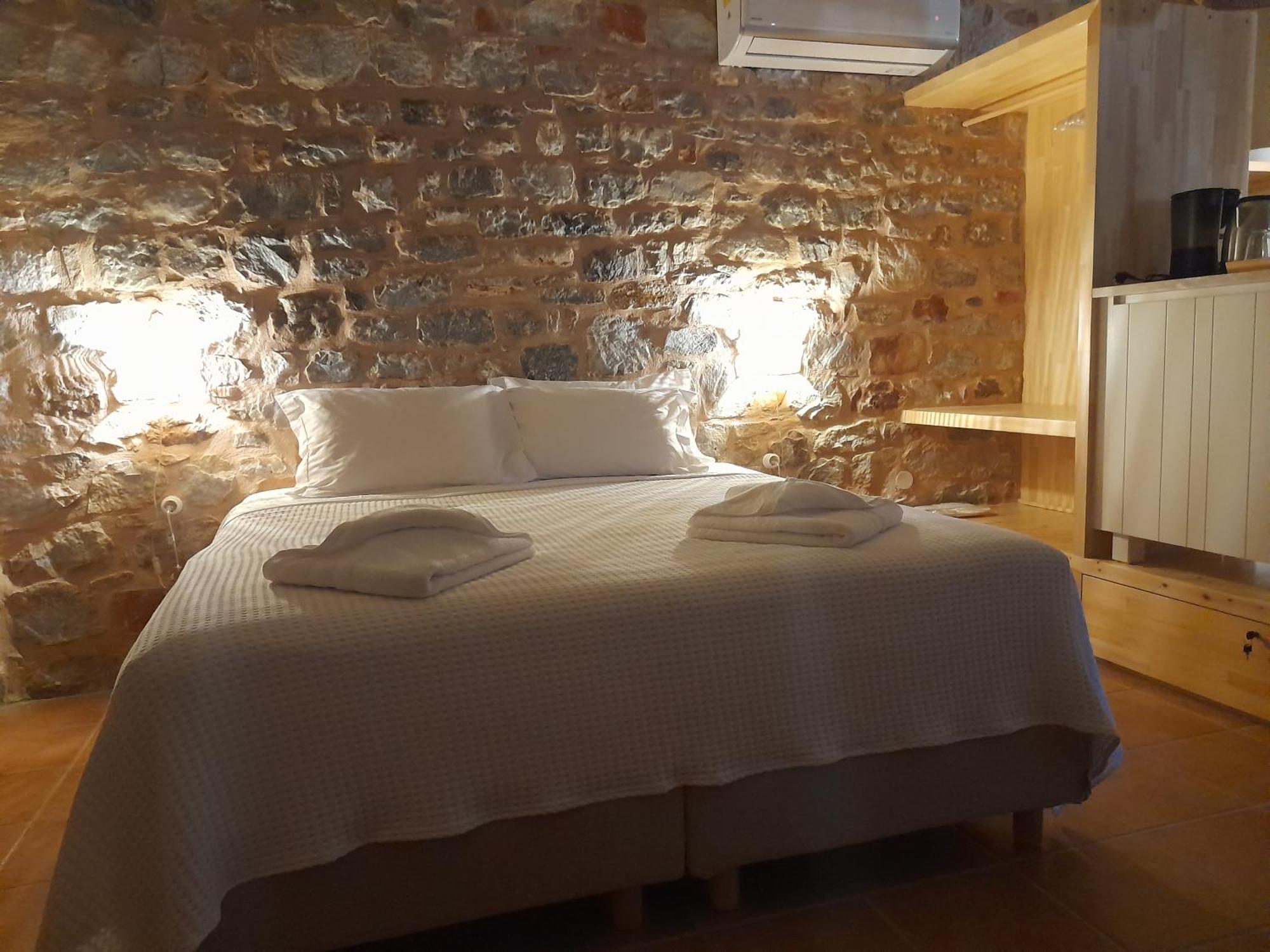 The Two Carob Trees, Traditional Stonehouse, Nikandri, Pirgos Diros Apartment Lefkias Luaran gambar